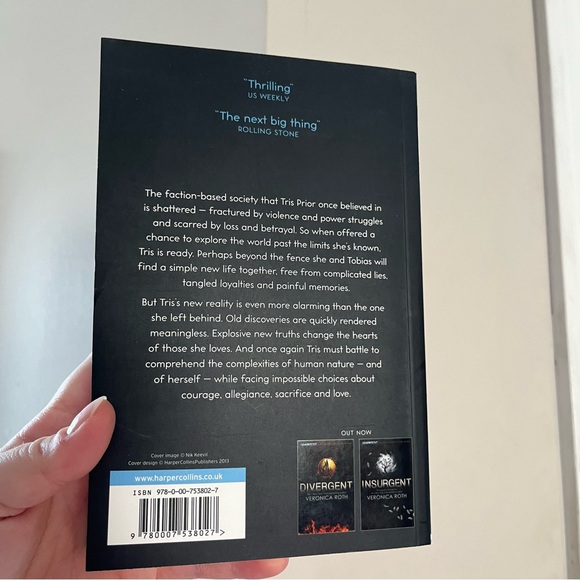 Divergent Books Uk Edition - Picture 3 of 7